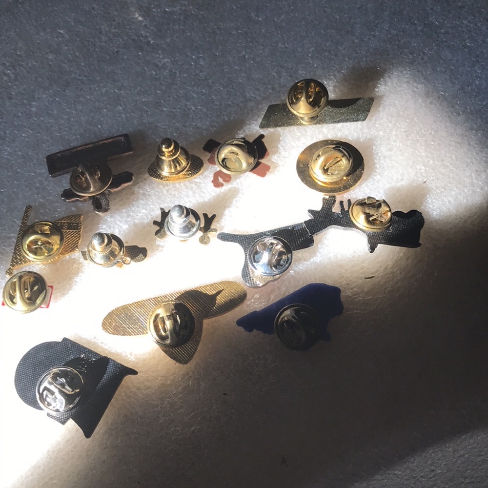 Pin lot - Picture 6 of 6